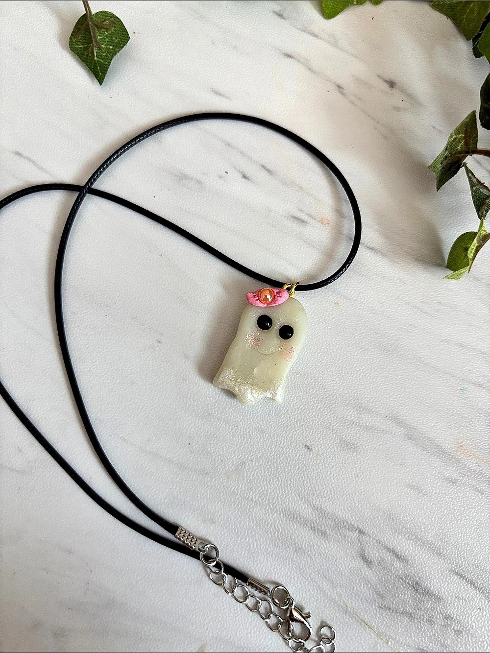 Glow in the dark! Polymer clay Ghost necklace - Picture 2 of 2